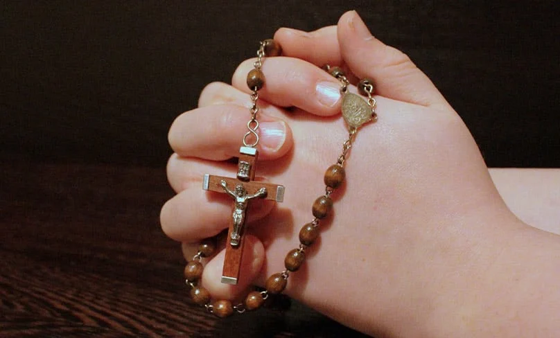 How to say the catholic rosary pray rosary
