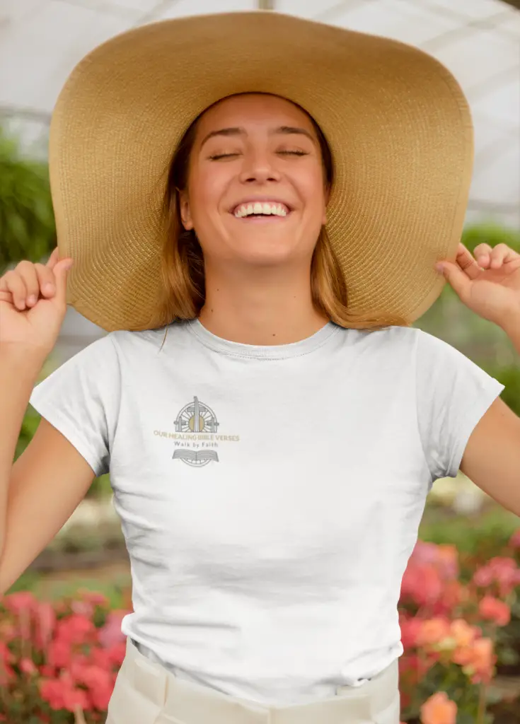 About us t shirt mockup of a happy woman wearing a large sun hat 22504