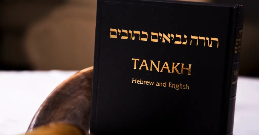 Is there bible translation from hebrew to english
