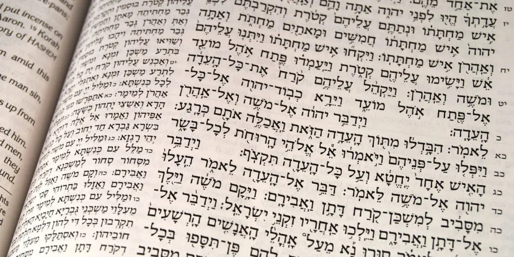 Can i use hebrew to english bibl